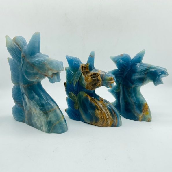 Pezzi Grande scultura di unicorno in onice blu