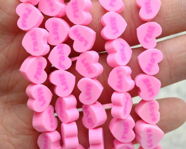 Perline di argilla polimerica con cuore affascinante da 10 mm per la creazione di gioielli - perfette per braccialetti fai da te e regali per bambini