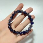 cristalli di cordierite di grado elevato-bracciale chiaro-registro19-885674